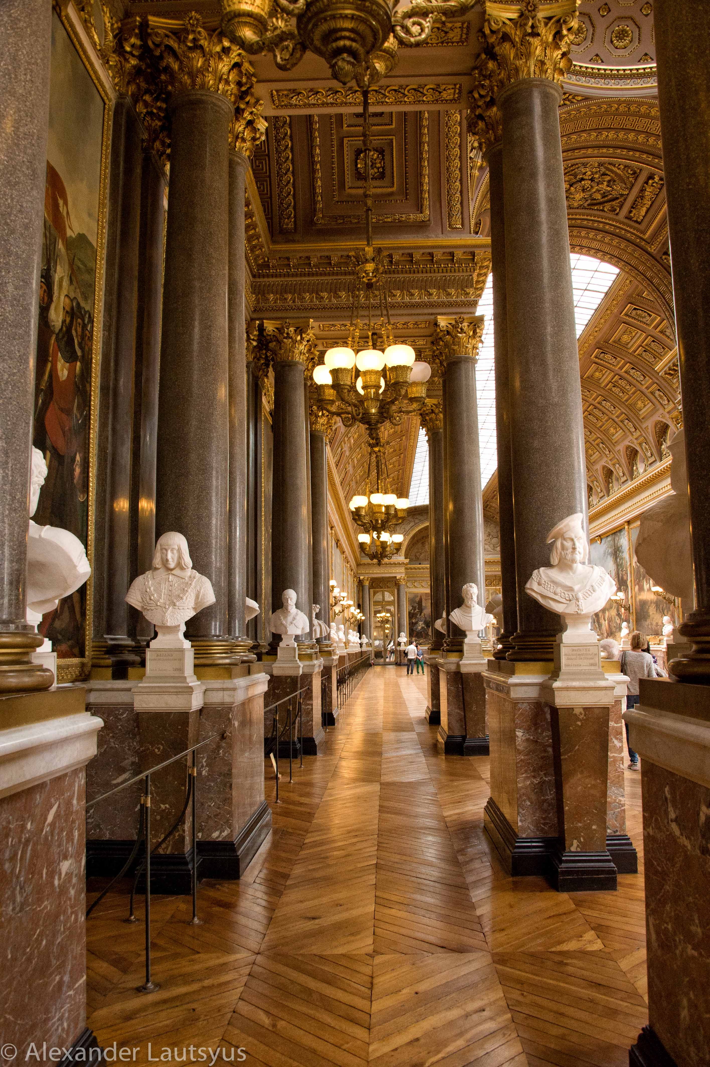 Венсенский замок внутри. Версальский дворец дворцы Версаля. Версаль дворец внутри. Версальский дворец в Париже внутри. Версальский дворец зал Дианы.