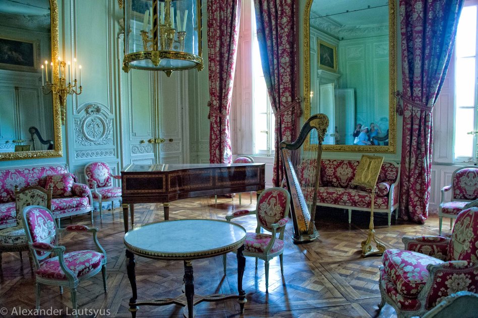 Marie Antoinette claiming a right to privacy is develop this convivial lounge and without protocol. It brings here his relatives around gaming tables and musical instruments